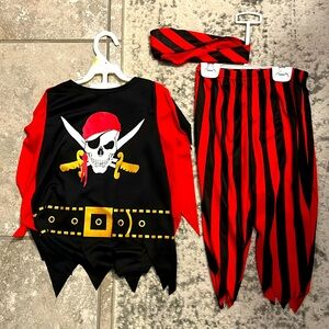 Boys pirate costume size 3-4 years